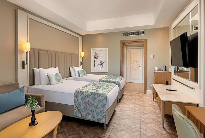 Titanic Deluxe Lara - Wohnbeispiel Doppelzimmer Landblick (Zimmercodierungen DBL & DCL)