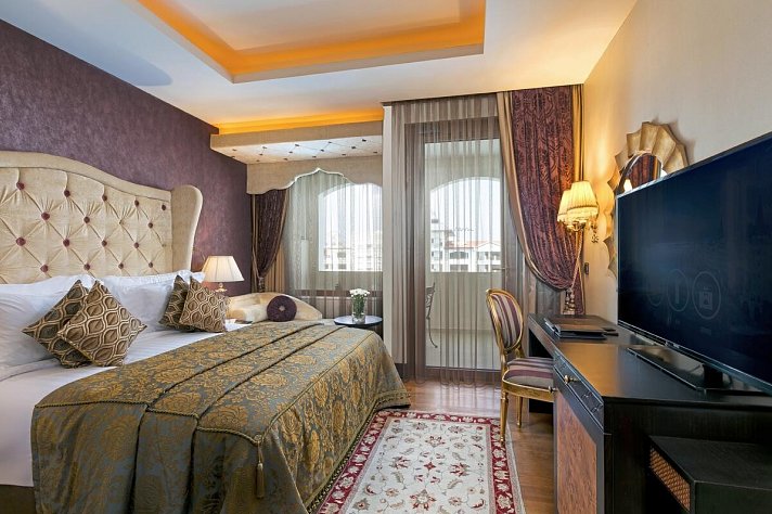 Mardan Palace