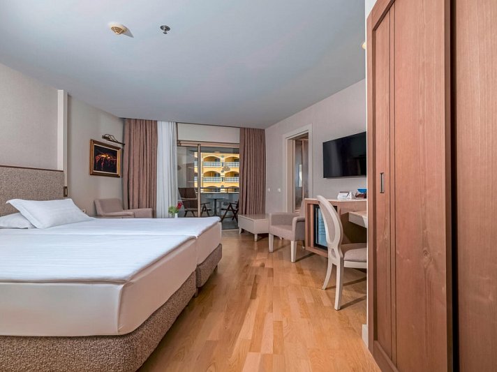Melas Lara Hotel