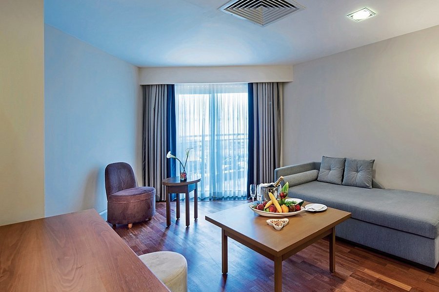 Liberty Hotels Lara - Wohnbeispiel Familienzimmer seitl. Meerblick (Zimmercodierung FBN)