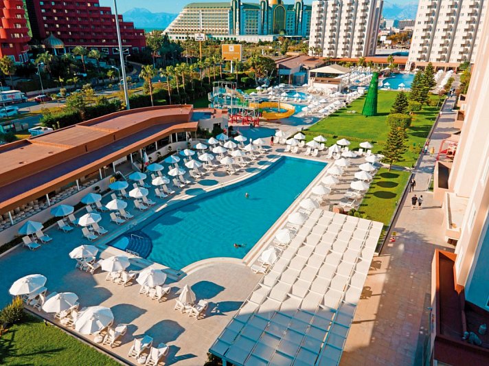 Grand Park Lara