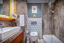 Baia Lara - Beispiel Bad Doppelzimmer Landblick (Zimmercodierungen DBL & DCL)