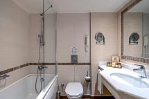 Bellis Deluxe Hotel - Beispiel Bad Doppelzimmer (Zimmercodierungen DBG, DCG, DBN, DCN, DBM & DCM)