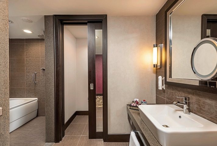 Cornelia Diamond Golf Resort & Spa - Beispiel Bad Doppelzimmer