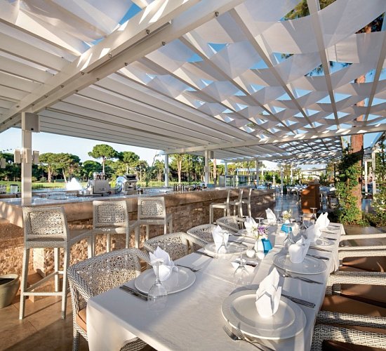 Cornelia Diamond Golf Resort & Spa - Restaurantterasse Azure Villas