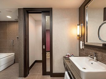 Cornelia Diamond Golf Resort & Spa - Beispiel Bad Doppelzimmer