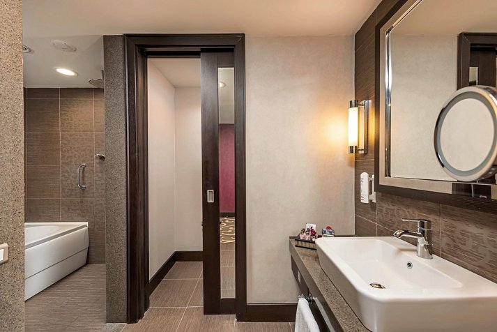 Cornelia Diamond Golf Resort & Spa - Beispiel Bad Doppelzimmer