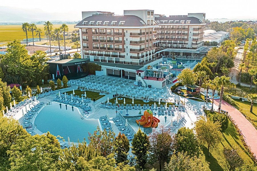 Glamour Resort & Spa