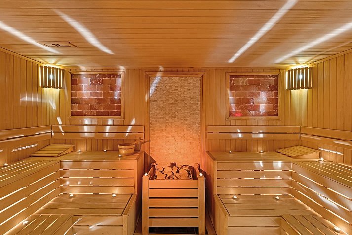 Glamour Resort & Spa