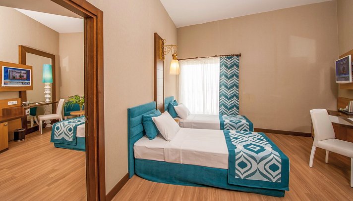 Dream World Resort & Spa