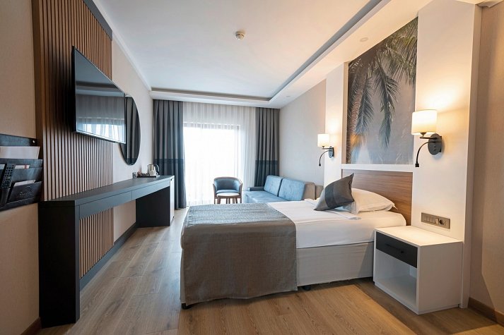 Alba Resort - Wohnbeispiel Familienzimmer Landblick (Zimmercodierung FBL)