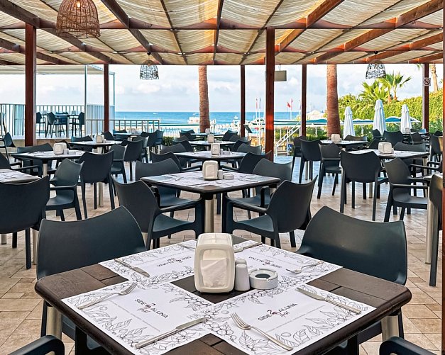 Side Aluna Hotel