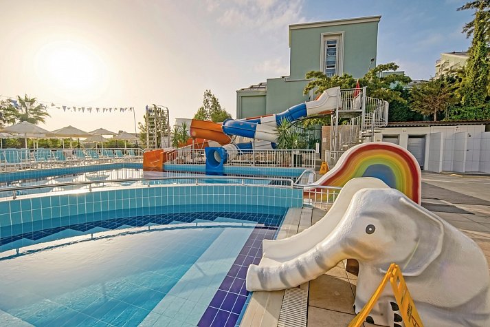 Side Aluna Hotel