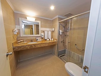 Vita Silva Hotel - Beispiel Bad (Zimmercodierungen DB2 & DB3)