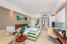 Sunis Evren Beach Resort Hotel & SPA - Wohnbeispiel Familienzimmer seitl. Meerblick (Zimmercodierung FBN)
