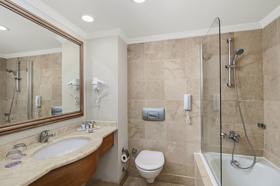 IC Hotels Green Palace & Villas - Beispiel Bad Doppelzimmer Standard (Zimmercodierungen DB1 & DC1)