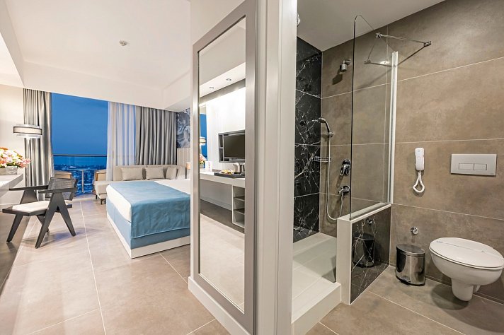 Crystal Centro Pearl Collection