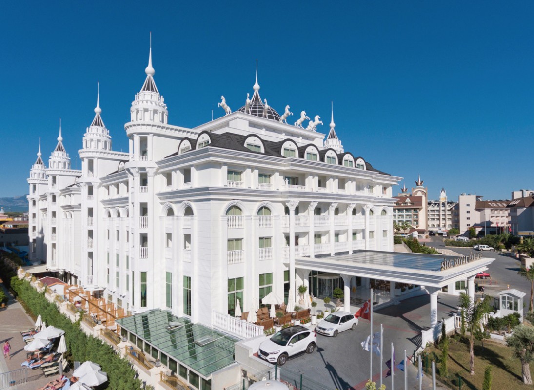 Side Royal Palace