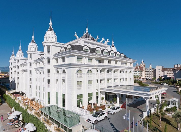 Side Royal Palace
