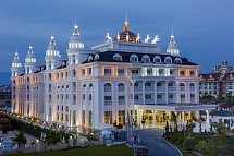 Side Royal Palace