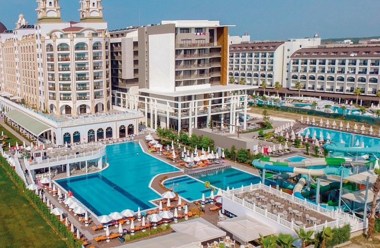 J'adore Deluxe Hotel & Spa