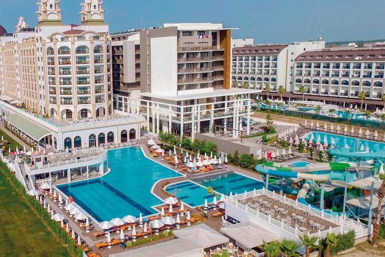 J'adore Deluxe Hotel & Spa