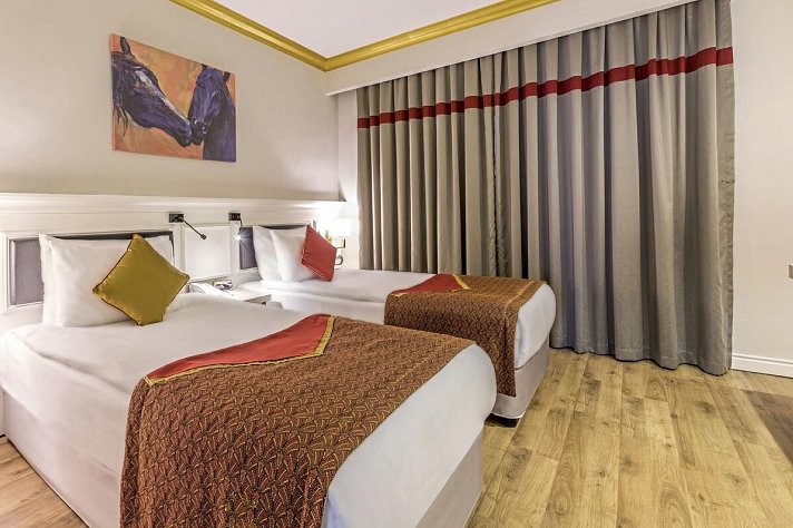 Mary Hotels Side