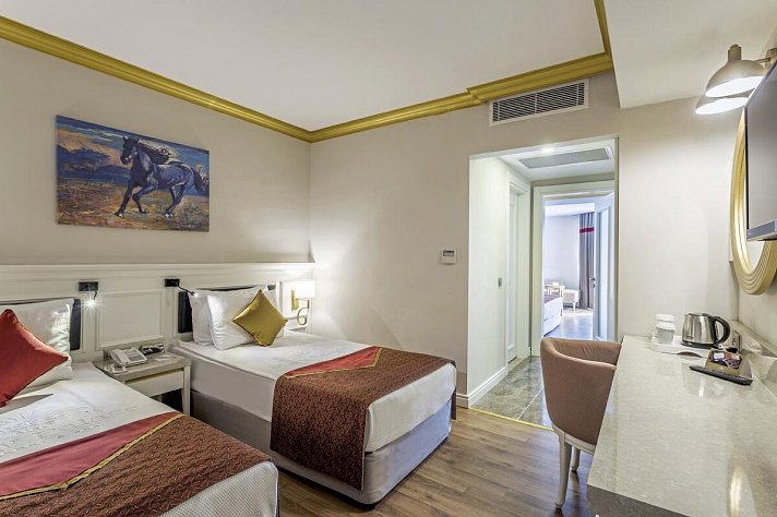 Mary Hotels Side