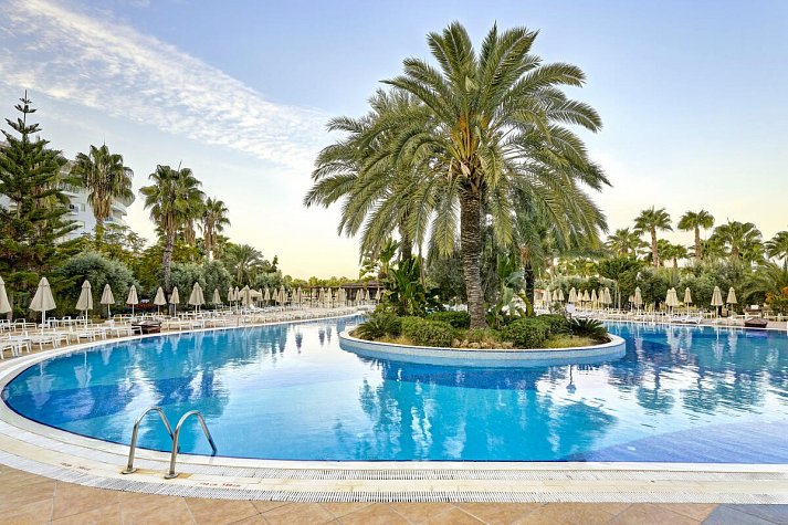Seaden Sea World Resort & Spa