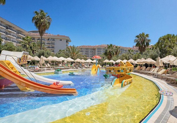 Seaden Sea World Resort & Spa