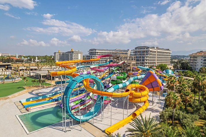 Seaden Sea World Resort & Spa