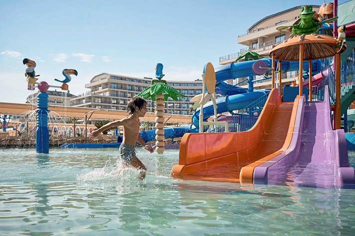 Seaden Sea World Resort & Spa