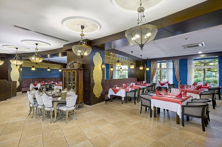 Seaden Sea World Resort & Spa