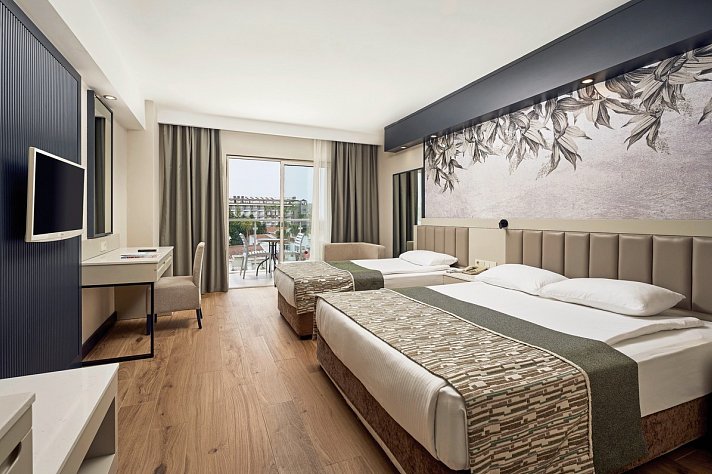Seaden Sea World Resort & Spa