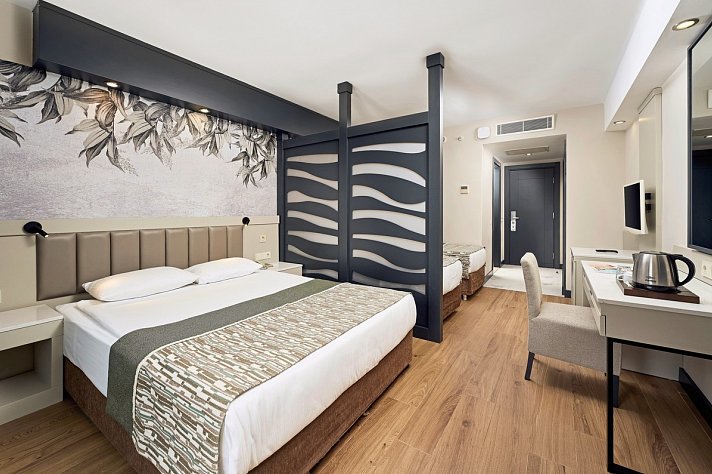 Seaden Sea World Resort & Spa