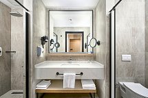 Seaden De Mar Resort & Spa - Beispiel Bad Doppelzimmer Komfort Deluxe (Zimmercodierung DD1)