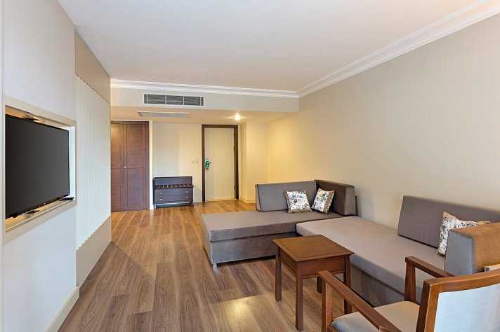 Seven Seas Hotel Life