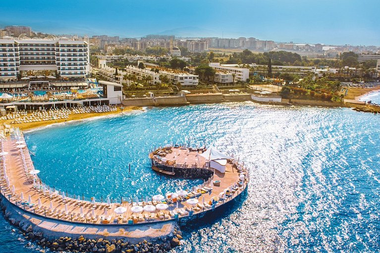 Azura Deluxe Resort & Spa Hotel