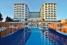 Azura Deluxe Resort & Spa Hotel