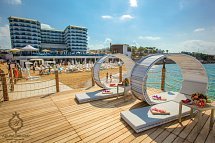 Azura Deluxe Resort & Spa Hotel