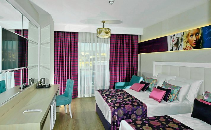 Azura Deluxe Resort & Spa Hotel