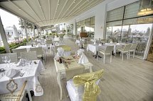 Azura Deluxe Resort & Spa Hotel