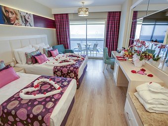 Azura Deluxe Resort & Spa Hotel - Wohnbeispiel Doppelzimmer Deluxe Meerblick (Zimmercodierungen DDM & DCM)