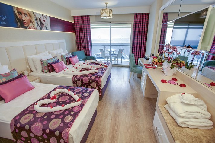 Azura Deluxe Resort & Spa Hotel