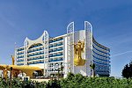 Azura Deluxe Resort & Spa Hotel