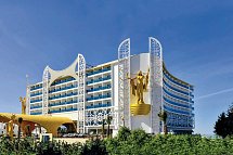 Azura Deluxe Resort & Spa Hotel