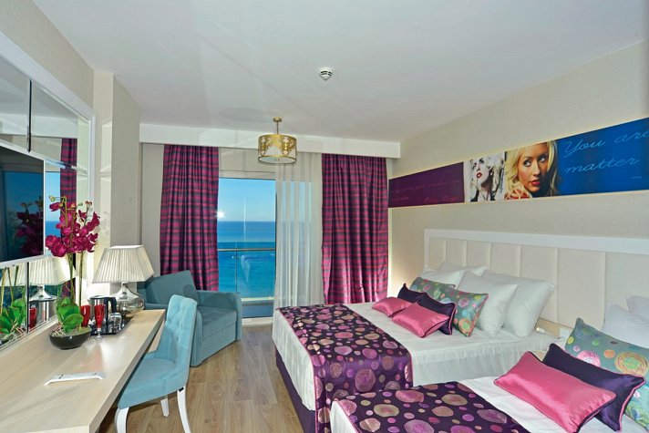 Azura Deluxe Resort & Spa Hotel