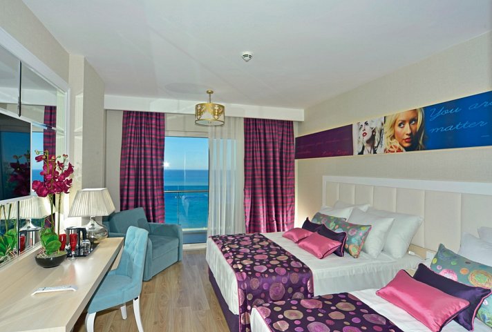 Azura Deluxe Resort & Spa Hotel - Wohnbeispiel Doppelzimmer Deluxe Meerblick (Zimmercodierungen DDM & DCM)