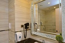 Azura Deluxe Resort & Spa Hotel - Beispiel Bad Doppelzimmer (Zimmercodierungen DDL, DCL, DDN, DCN, DDM & DCM)