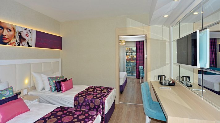 Azura Deluxe Resort & Spa Hotel